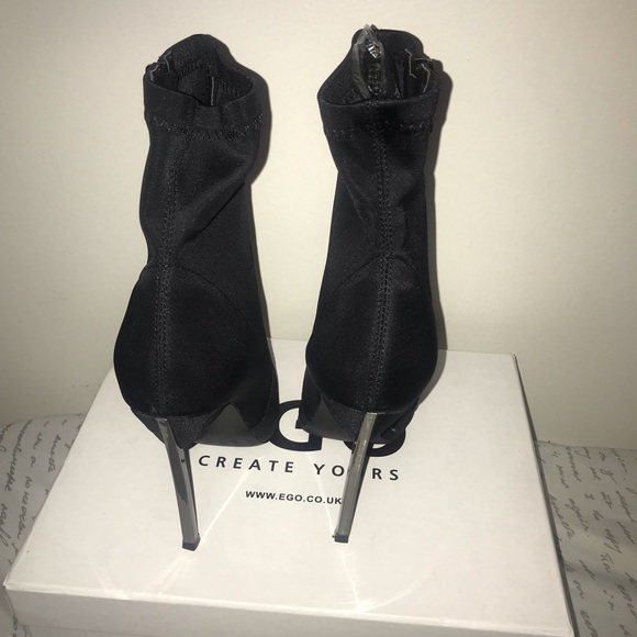 Skinny heel pointed toe sock boots - Picture 2 of 6